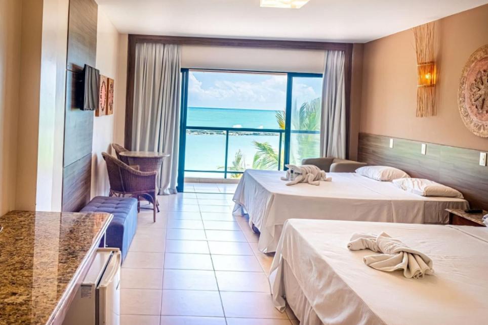 Vista do Village Barra Hotel na praia da Barra de São Miguel em Alagoas