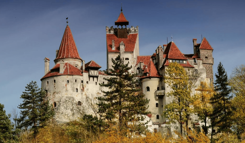 Castelo de Drácula na Romênia – um dos destinos assombrados ao redor do mundo"
