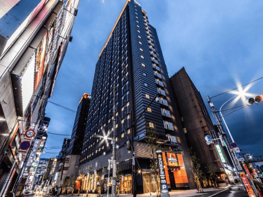 APA Hotel Higashi Shinjuku Kabukicho Tower – hotel moderno em Tóquio com vista para a cidade